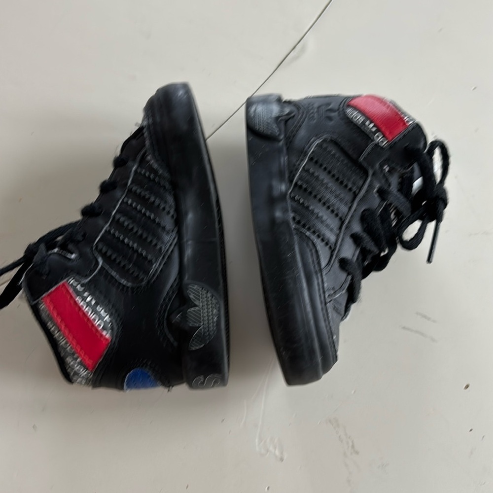 🍀EUC Adidas Black and Red Baby Walker Shoes EUC